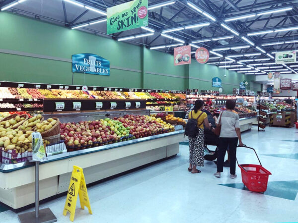 グアムで地元のスーパーを探検